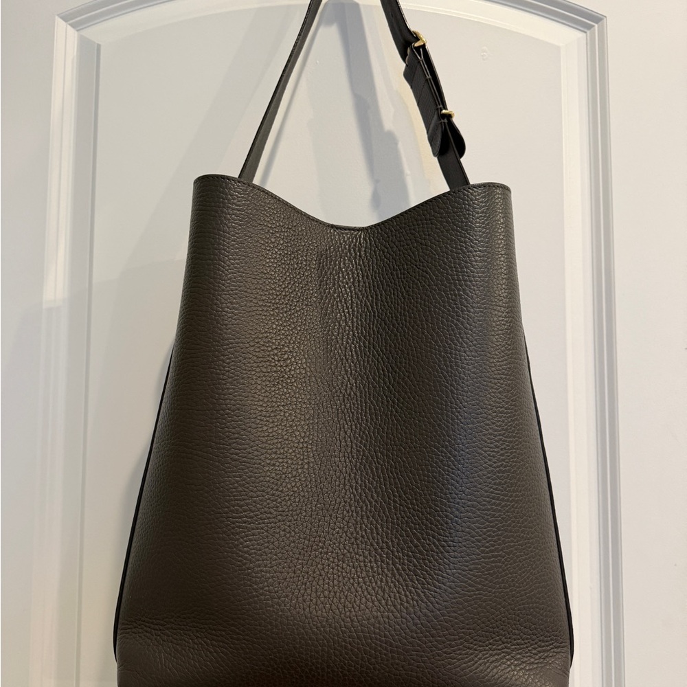 Cuyana Dark Gray Linea Leather Bucket Bag - Picture 3 of 12
